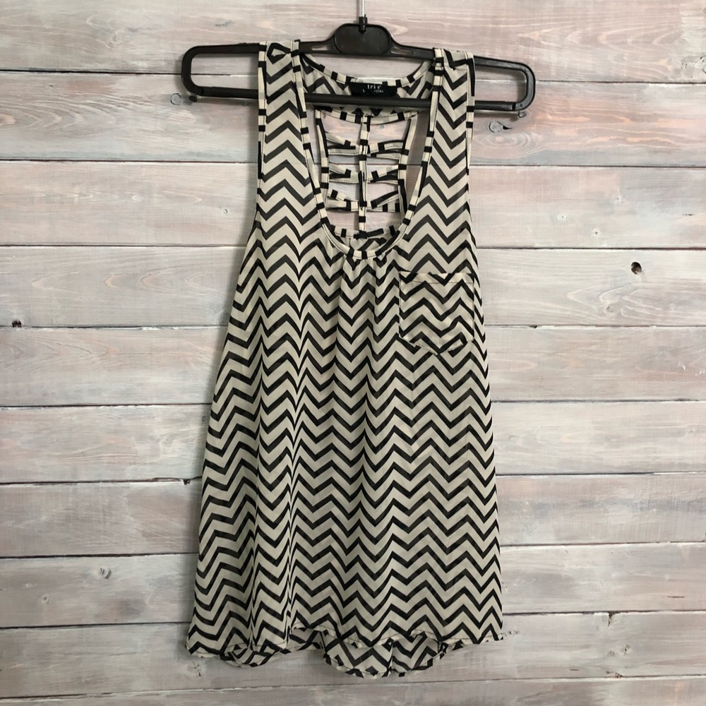 Black and cream color woman’s tanktop